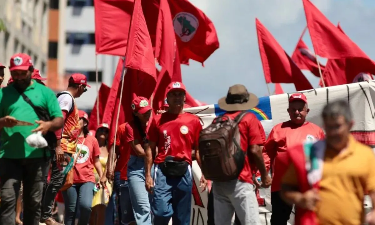 Militantes do MST são atropelados durante ato no Recife