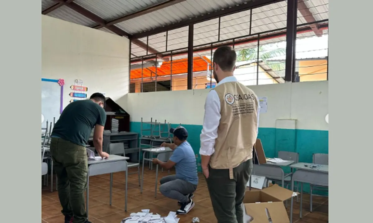 Observadores internacionais descartam fraude em eleição no Equador