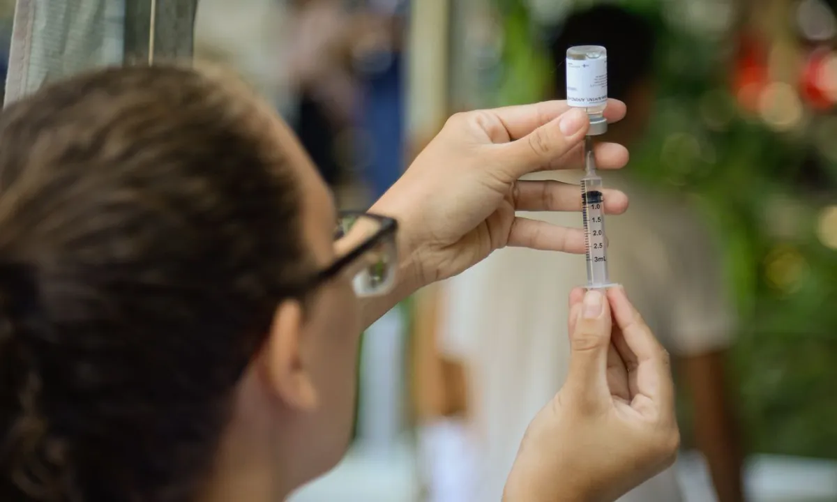 Vacinação nas escolas começa nesta segunda-feira