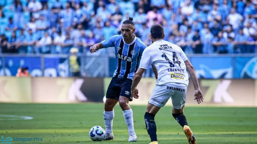 Grêmio quebra jejum com vitória sobre o Santos e se afasta do Z4 no Brasileirão