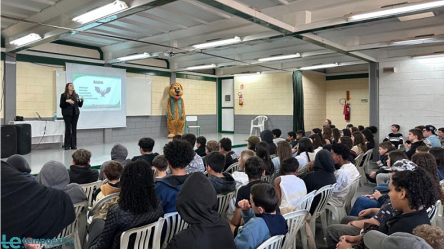 Unidade Móvel leva castração gratuita e educação sobre bem-estar animal ao bairro Moura.