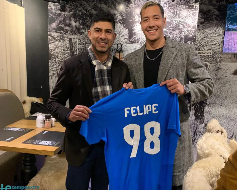 O Goleiro Felipe Lima revisita suas origens após trajetória vitoriosa no futebol europeu.