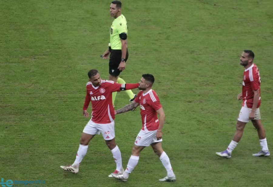 Gol no apagar das luzes salva Inter em retorno frio e sem brilho