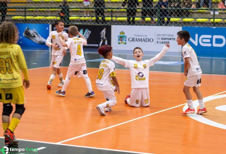 Gramado encerra temporada do Futsal de Base com noite de grandes finais no Perinão